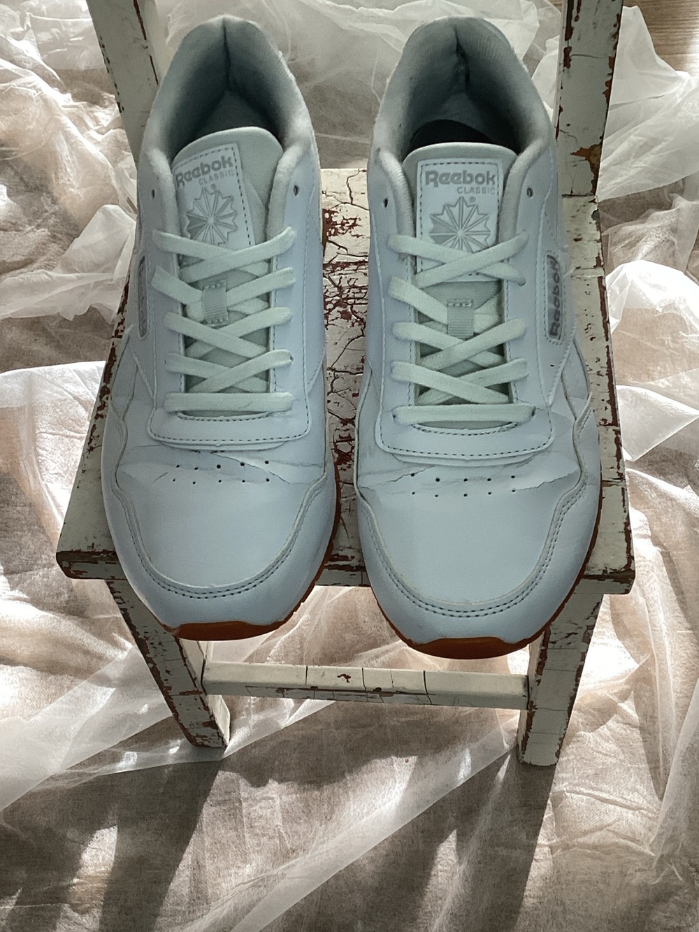 Women’s Reebok Classic Leather Sneakers in White with Gum Outsole Size 9.5